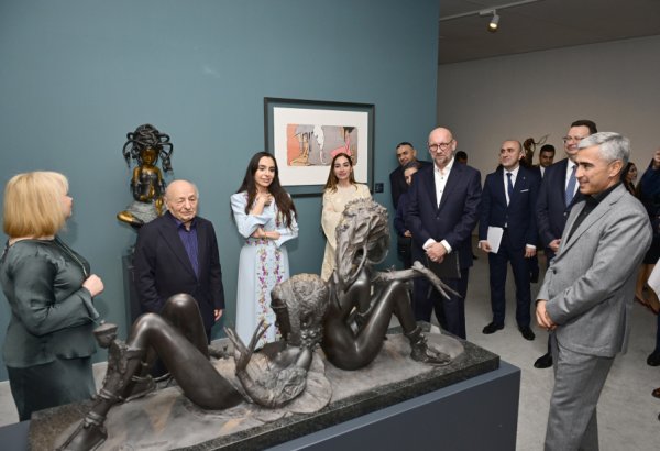 Heydər Əliyev Mərkəzində heykəltaraş Andrey Ostaşovun “Qızılgülün sirri” sərgisi açılıb (FOTO)