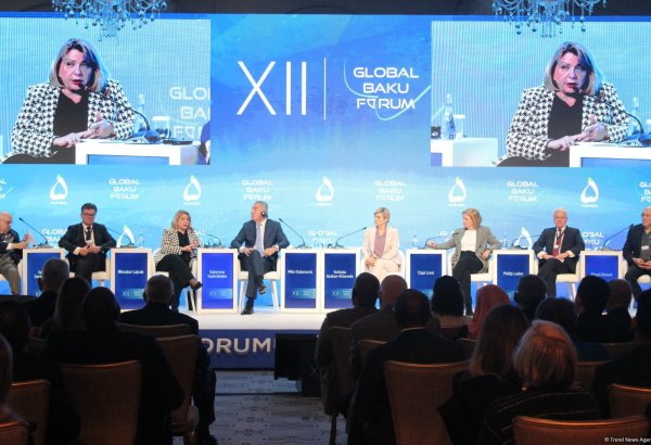 Qlobal Bakı Forumu çərçivəsində "Sülhə gedən yol" mövzusunda panel müzakirələri keçirilib (ƏLAVƏ OLUNUB) (FOTO)