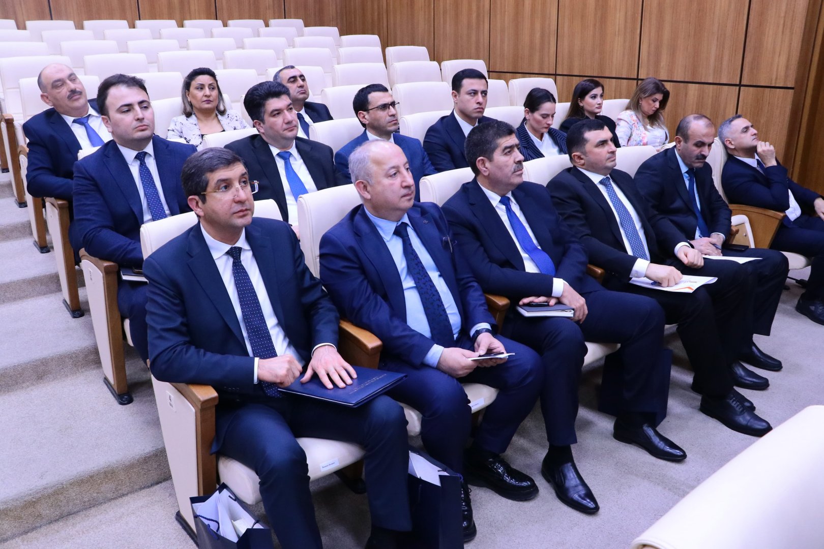 Baş Prokurorluqda aktual hüquqi problemlərin həlli üçün yeni təkliflər müzakirə edilib (FOTO)