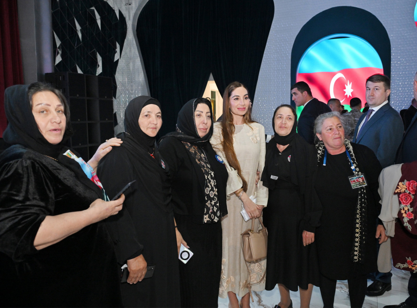 Leyla Əliyeva və Arzu Əliyeva şəhid anaları ilə iftar məclisində iştirak ediblər (FOTO)