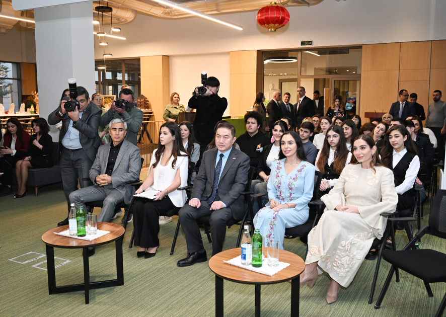 Leyla Əliyeva və Arzu Əliyeva UNEC-də distant Çin dili təhsili alan tələbələrlə görüşüblər (FOTO)