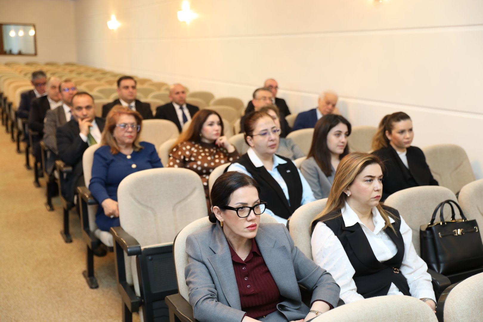 Səhiyyə Nazirliyində Azərbaycanda sağlamlıq turizminin davamlı inkişafının təmin edilməsi məqsədilə yaradılan İşçi qrupunun növbəti iclası keçirilib (FOTO)