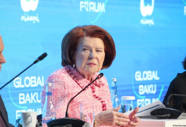 Qadınlar gender, təhlükəsizlik və iqlimlə bağlı problemlərin həllində mühüm rol oynayırlar - Vayra Vike-Freyberqa