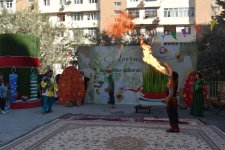 Paytaxtın abad məhəllələrindəki Novruz şənlikləri davam edir (FOTO)