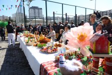 Paytaxtın abad məhəllələrindəki Novruz şənlikləri davam edir (FOTO)