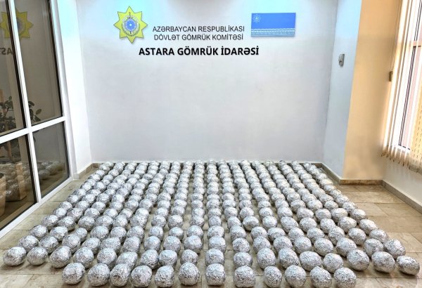 “Kahı” yükü aparan nəqliyyat vasitəsindən külli miqdarda narkotik vasitə aşkar edildi (FOTO)
