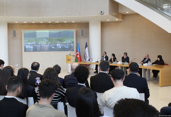 "Qərbi Azərbaycan mövzusu 100 ildə" mövzusunda dəyirmi masa keçirilib (FOTO) (ƏLAVƏ OLUNUB)