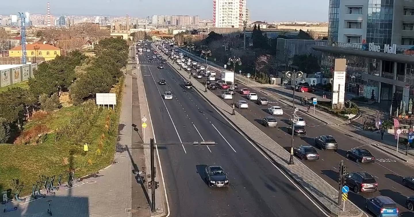 Sürücülərin NƏZƏRİNƏ: Bakıda bu yollarda sıxlıq var - SİYAHI (FOTO)