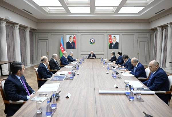 Qəzalı binalarla bağlı problemlərin həlli və əhalinin mənzil-şəraitinin yaxşılaşdırılması üzrə tədbirlərə dair müşavirə keçirilib (FOTO)