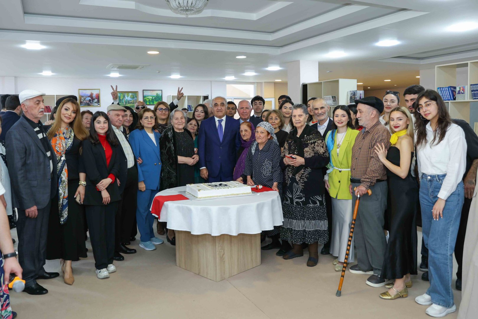 UNEC kollektivi İlaxır çərşənbəni “Ahıllar Evi”ndə qeyd edib (FOTO)