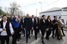 Prezident İlham Əliyev və Birinci xanım Mehriban Əliyeva Ağdərənin Həsənriz kəndində sakinlərlə birlikdə Novruz tonqalını alovlandırıblar (FOTO/VİDEO) (YENİLƏNİB)