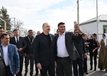 Prezident İlham Əliyev və Birinci xanım Mehriban Əliyeva Ağdərənin Həsənriz kəndində sakinlərlə birlikdə Novruz tonqalını alovlandırıblar (FOTO/VİDEO) (YENİLƏNİB)