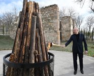 Prezident İlham Əliyev və Birinci xanım Mehriban Əliyeva Ağdərənin Həsənriz kəndində sakinlərlə birlikdə Novruz tonqalını alovlandırıblar (FOTO/VİDEO) (YENİLƏNİB)