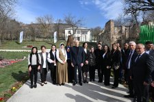 Prezident İlham Əliyev və Birinci xanım Mehriban Əliyeva Ağdərənin Həsənriz kəndində sakinlərlə birlikdə Novruz tonqalını alovlandırıblar (FOTO/VİDEO) (YENİLƏNİB)