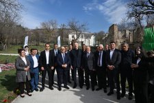 Prezident İlham Əliyev və Birinci xanım Mehriban Əliyeva Ağdərənin Həsənriz kəndində sakinlərlə birlikdə Novruz tonqalını alovlandırıblar (FOTO/VİDEO) (YENİLƏNİB)