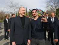 Prezident İlham Əliyev və Birinci xanım Mehriban Əliyeva Ağdərənin Həsənriz kəndində sakinlərlə birlikdə Novruz tonqalını alovlandırıblar (FOTO/VİDEO) (YENİLƏNİB)