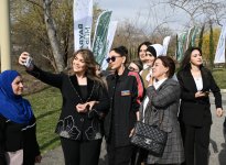Prezident İlham Əliyev və Birinci xanım Mehriban Əliyeva Ağdərənin Həsənriz kəndində sakinlərlə birlikdə Novruz tonqalını alovlandırıblar (FOTO/VİDEO) (YENİLƏNİB)
