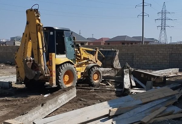 Bakıdakı qanunsuz tikililərlə bağlı tapşırıqlar verildi