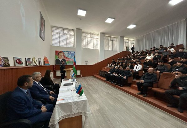 Polis Xaçmazda peşə liseyinin tələbələri ilə görüşüb (FOTO)