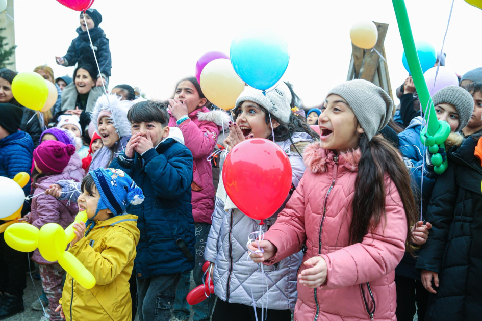 Leyla Əliyevanın təşəbbüsü ilə Xızı rayonunda uşaqlar üçün Novruz şənliyi keçirilib (FOTO)