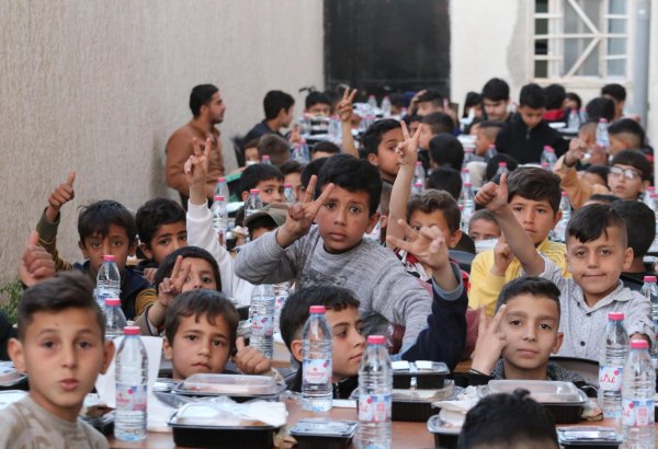 Dəməşqdə kimsəsiz uşaqlar üçün iftar süfrələri təşkil edilib (FOTO/VİDEO)