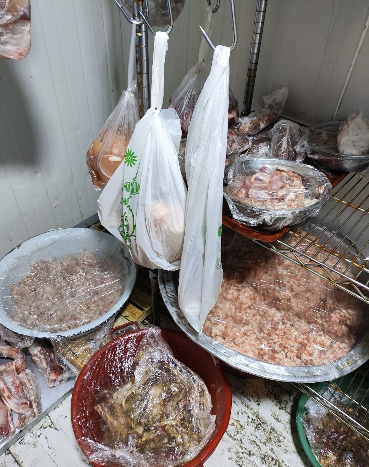 Daha bir restoranda nöqsanlar aşkarlandı (FOTO)