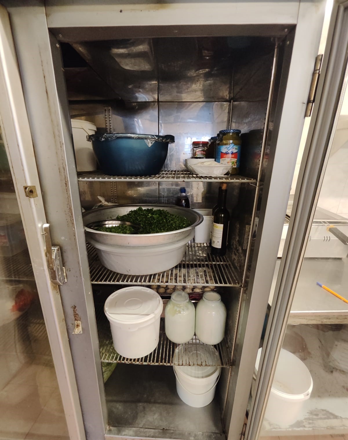 Daha bir restoranda nöqsanlar aşkarlandı (FOTO)