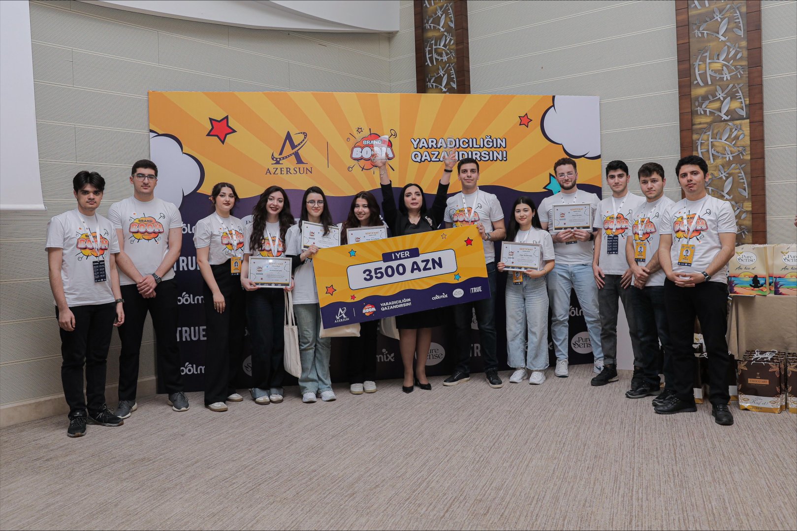 UNEC-in 3 komandası “BRAND BOOM” marketinq müsabiqəsinin qalibi oldu (FOTO)