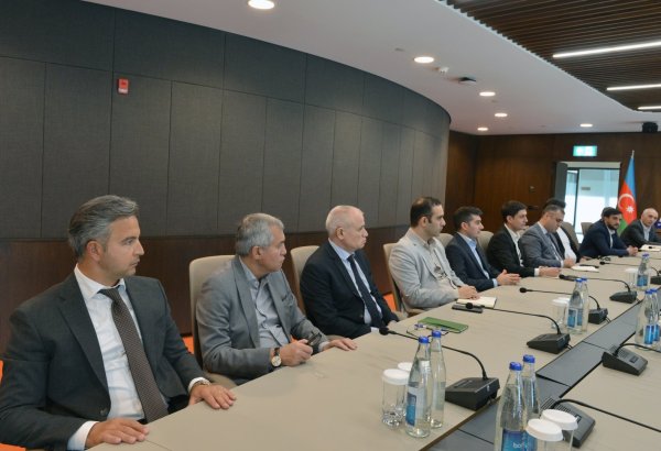 Avtomobil bazarında Türkiyə, Qazaxstan və digər ölkələrin təcrübələri müzakirə edilib (FOTO)