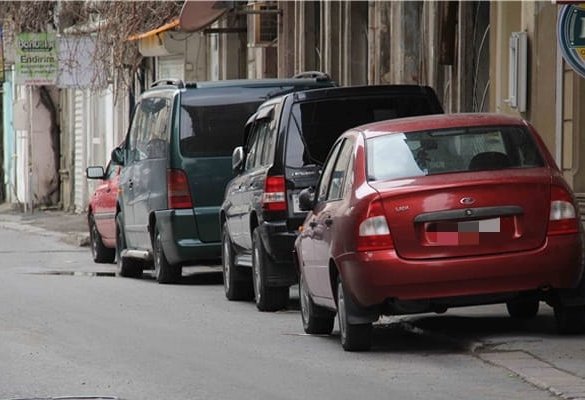 Bakı Şəhər DYP İdarəsi səkilərdə park edən sürücülərə müraciət edib (FOTO)