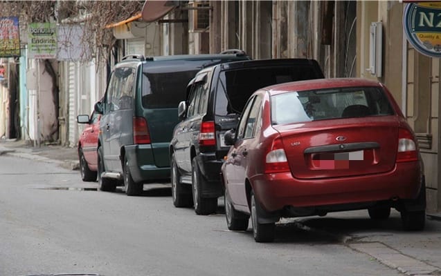 Bakı Şəhər DYP İdarəsi səkilərdə park edən sürücülərə müraciət edib (FOTO)