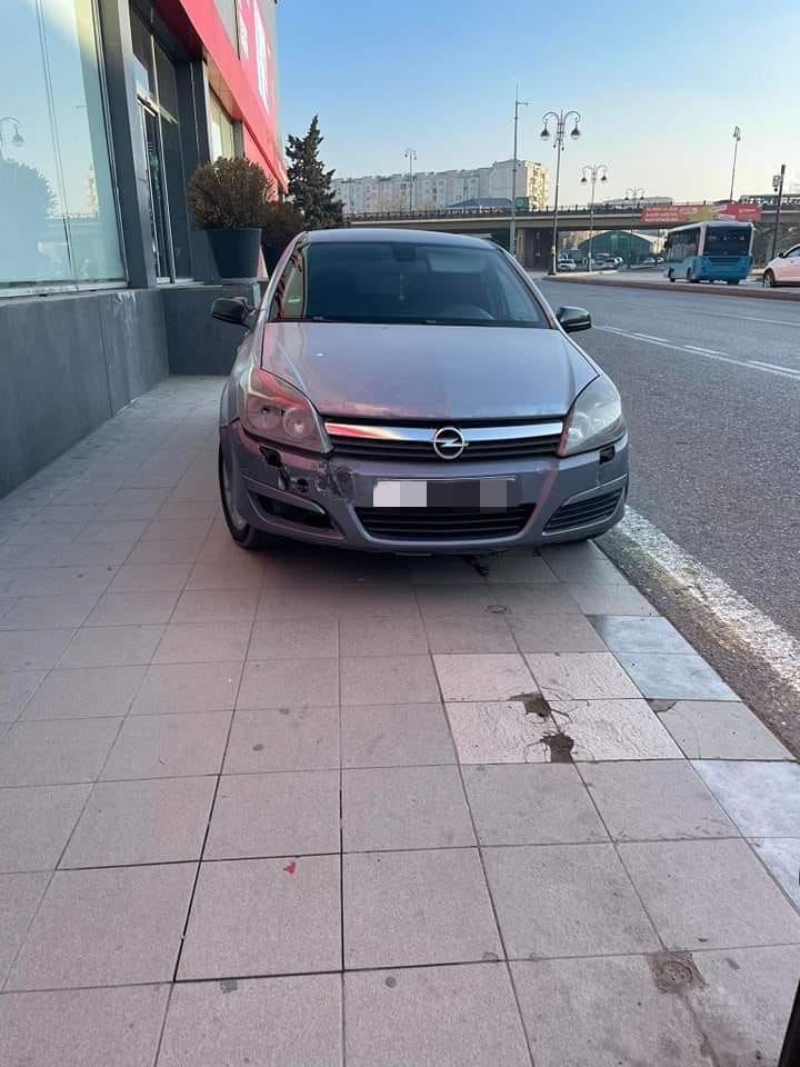 Bakı Şəhər DYP İdarəsi səkilərdə park edən sürücülərə müraciət edib (FOTO)