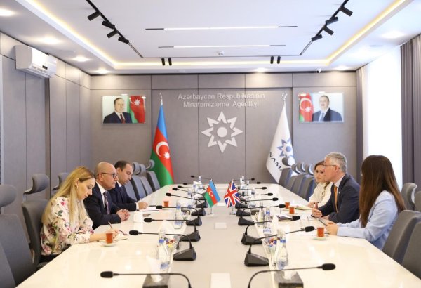 Azərbaycan və Böyük Britaniya arasında humanitar minatəmizləmə əməliyyatları müzakirə edilib
