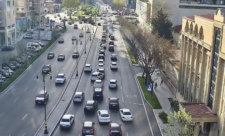 Sürücülərin NƏZƏRİNƏ: Bakıda bu yollarda sıxlıq var - SİYAHI (FOTO)