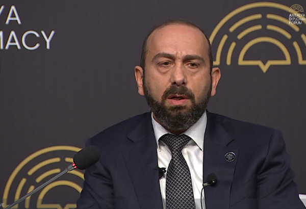 Lavrov bizim daxili işlərimizə qarışmasın - Mirzoyan