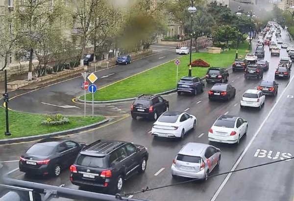 Sürücülərin NƏZƏRİNƏ: Paytaxtın bir sıra yollarında tıxac var - SİYAHI (FOTO)