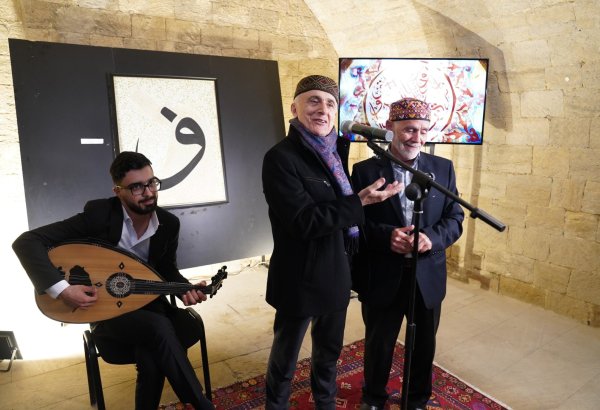 İçərişəhərdə Xəttatlıq sənətinə həsr olunmuş sərgi açılıb (FOTO)