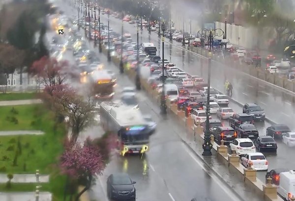 Sürücülərin NƏZƏRİNƏ: Paytaxtın bir sıra yollarında tıxac var - SİYAHI (FOTO) (YENİLƏNİB)