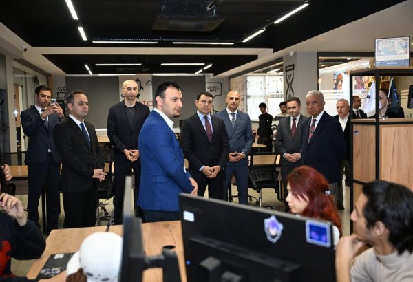 ADA Universitetinin rektoru Hafiz Paşayev Yaradıcı Mərkəzdə yaradılan şəraitlə tanış olub (FOTO)