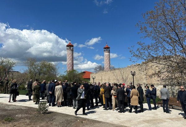 Diplomatik korpusun nümayəndələri Şuşa şəhəri ilə tanış olublar (FOTO) (YENİLƏNİB)
