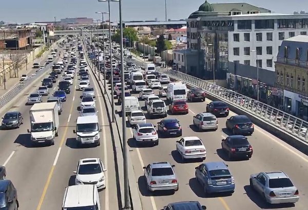 Sürücülərin NƏZƏRİNƏ: "Koroğlu" metrostansiyası istiqamətində sıxlıq var (FOTO)