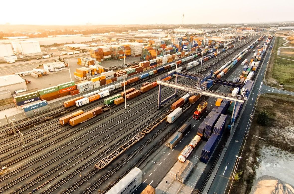 Orta dəhliz korporativ sektor üçün yeni perspektivlər açır - Moody’s