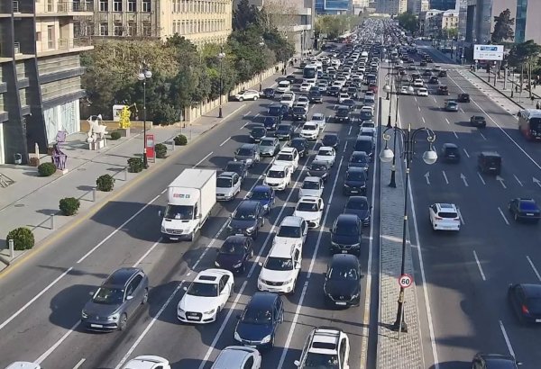 Sürücülərin NƏZƏRİNƏ: Paytaxtın bir sıra yollarında tıxac var - SİYAHI (FOTO)
