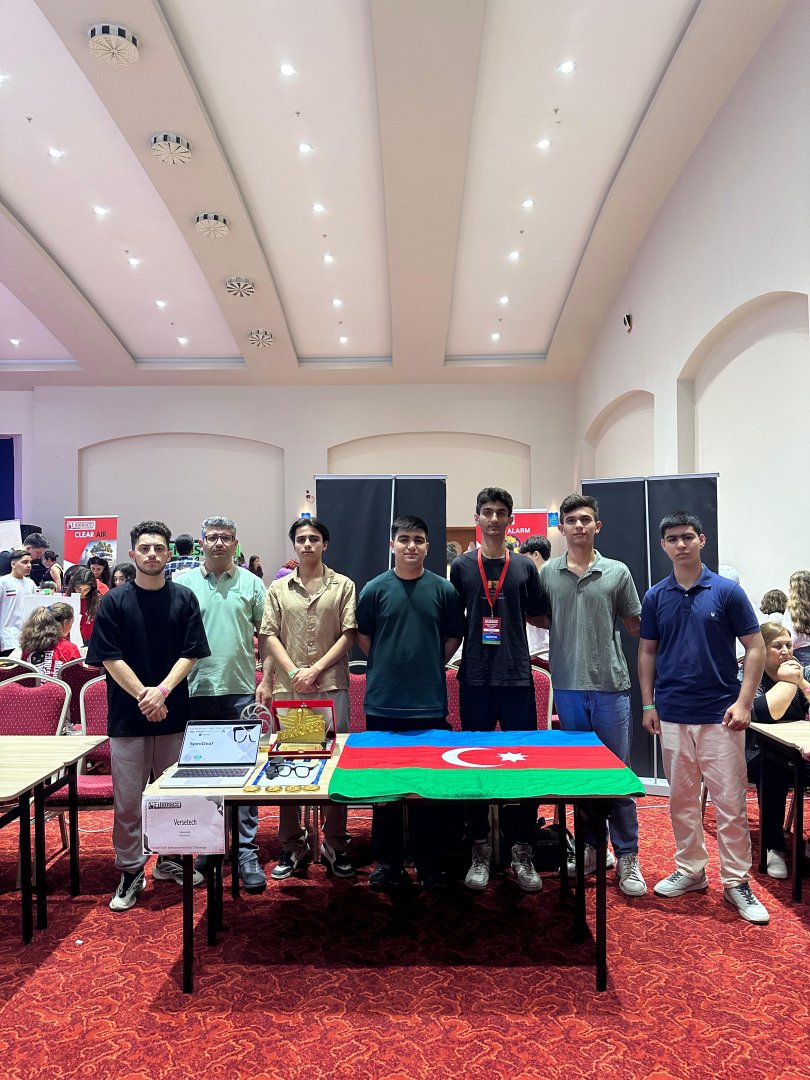 UNEC tələbəsinin komandası Beynəlxalq Robot Olimpiadasının Avrasiya turunun qalibi olub! (FOTO)