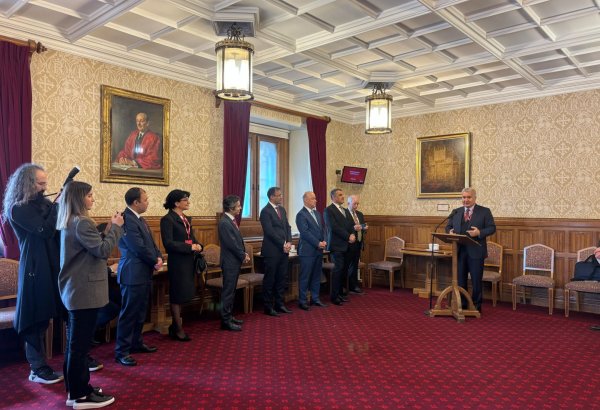 Britaniya parlamentinin Lordlar Palatasında Transxəzər əlaqələrinin artan əhəmiyyəti müzakirə olunub (FOTO)