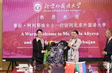 Heydər Əliyev Fondunun vitse-prezidenti Leyla Əliyeva Pekin Xarici Dillər Universitetində tələbələrlə görüşüb (FOTO)