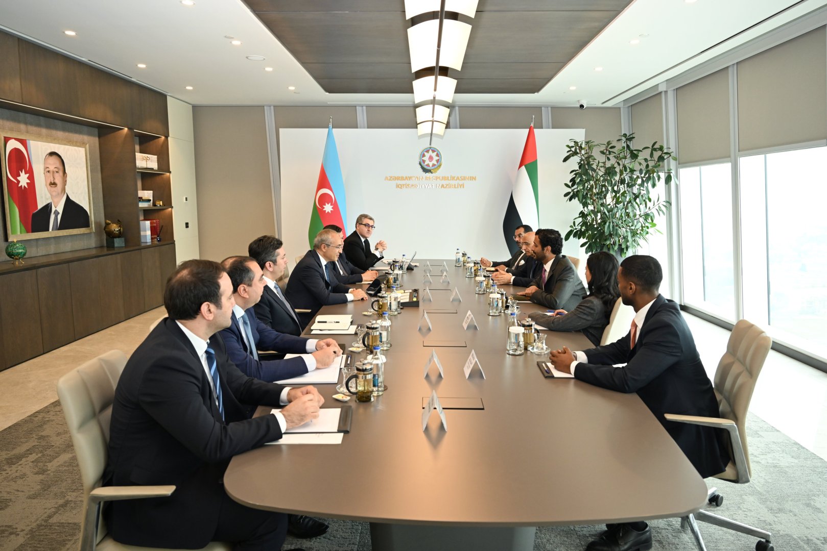 Azərbaycanla BƏƏ arasında yaşıl enerji sahəsində əməkdaşlığın genişləndirilməsi müzakirə edilib (FOTO)