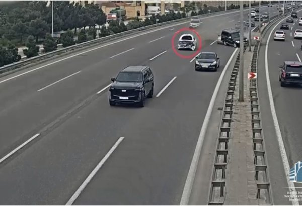 Bakıda qəza müddəti 1 saat, uzunluğu 800 metr məsafədə nəqliyyat sıxlığı yaratdı (VİDEO)