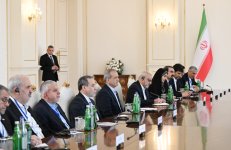 Prezident İlham Əliyevin İran Prezidenti Məsud Pezeşkian ilə geniş tərkibdə görüşü olub (FOTO/VİDEO) (YENİLƏNİB)