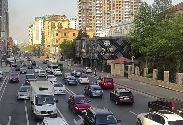 Paytaxtın bir sıra yollarında sıxlıq var - SİYAHI